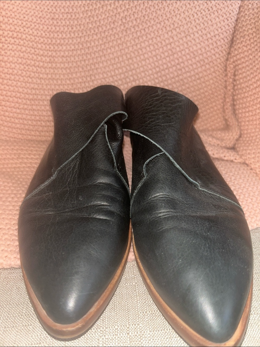 Black Leather Pointed Ankle Shoes